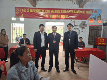 Kinh tế - Chính trị