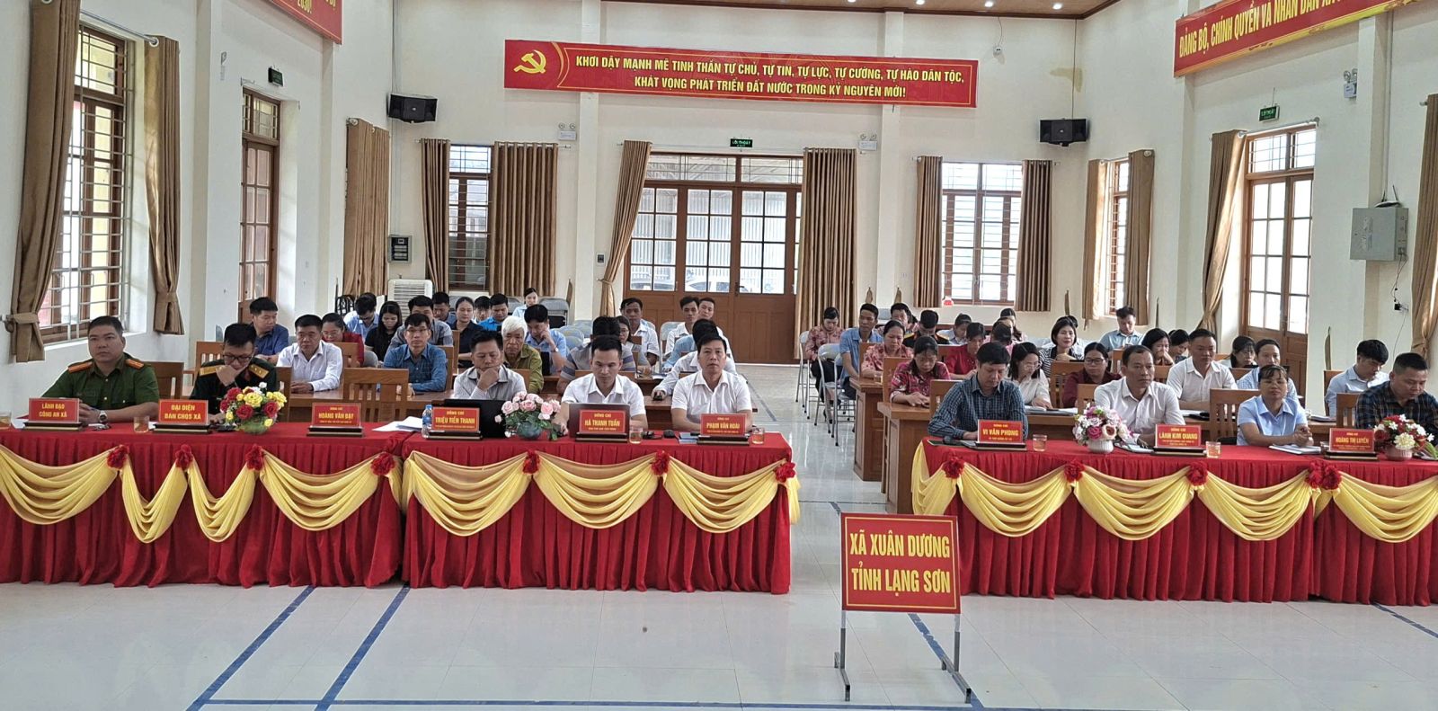 ĐẢNG ỦY XÃ XUÂN DƯƠNG THAM DỰ HỘI NGHỊ TOÀN QUỐC NGHIÊN CỨU, HỌC TẬP, QUÁN TRIỆT VÀ TRIỂN KHAI THỰC HIỆN NGHỊ QUYẾT HỘI NGHỊ LẦN THỨ BA BAN CHẤP HÀNH TRUNG ƯƠNG ĐẢNG KHÓA XIV