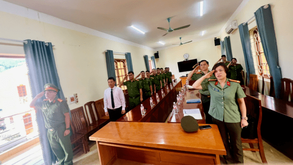 CÔNG AN TỈNH LẠNG SƠN CÔNG BỐ QUYẾT ĐỊNH ĐIỀU ĐỘNG  CÁN BỘ CÔNG AN XÃ TẠI XUÂN DƯƠNG