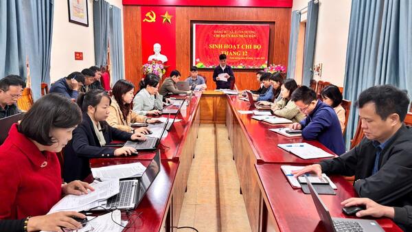 CHI BỘ CƠ SỞ UBND XÃ XUÂN DƯƠNG TỔ CHỨC SINH HOẠT ĐỊNH KỲ THÁNG 12 NĂM 2025