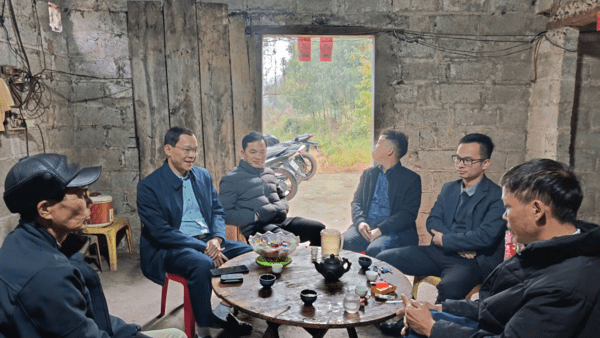 CẤP ỦY, CHÍNH QUYỀN XÃ XUÂN DƯƠNG THĂM HỎI, HỖ TRỢ GIA ĐÌNH BỊ HỎA HOẠN