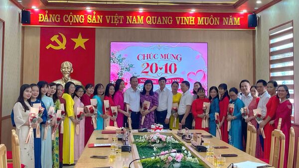 NHỮNG “BÔNG HỒNG” KHỐI CƠ QUAN XÃ XUÂN DƯƠNG: GIỎI VIỆC NƯỚC, ĐẢM VIỆC NHÀ
