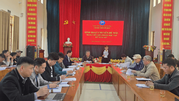 Chi bộ thôn Pò Đồn thuộc Đảng bộ xã Xuân Dương: Tổ chức sinh hoạt chuyên đề mẫu “Đảng viên tiên phong  học tập kỹ năng số”