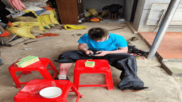 CÔNG AN XÃ VÀ NHÂN DÂN THÔN LÀI HAN XÃ XUÂN DƯƠNG: KỊP THỜI HỖ TRỢ DU KHÁCH NƯỚC NGOÀI GẶP NẠN