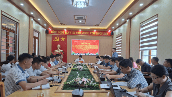 UBND XÃ XUÂN DƯƠNG: TỔ CHỨC HỘI NGHỊ TRIỂN KHAI XÂY DỰNG ĐỀ ÁN SẮP XẾP THÔN